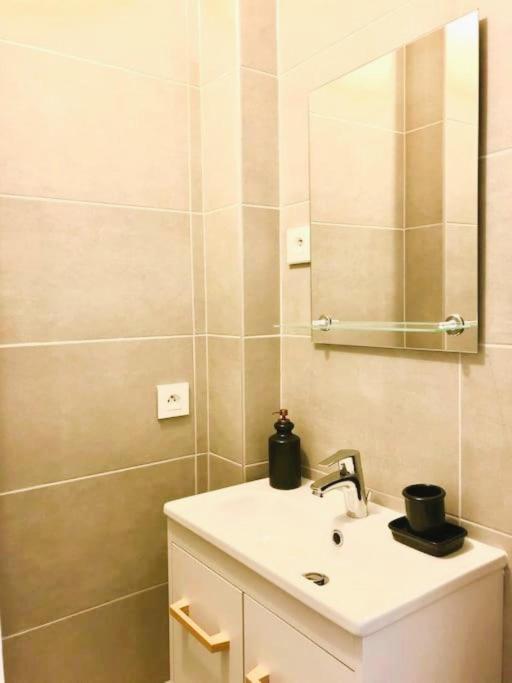 Rm-1 - Appartement F2 Au 1Er Etage Pour 1-3 Pers Mulhouse Buitenkant foto